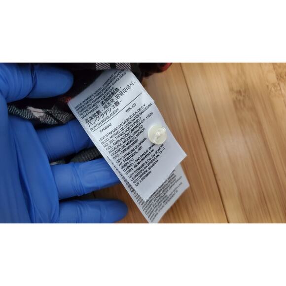 Levi's Flannel Shirt Relaxed Fit Red Check Tartan Plaid Womens Small Long Sleeve - Picture 6 of 12